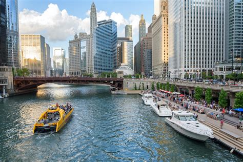 Chicago Riverwalk | Find Tours, Restaurants, Museums & Art