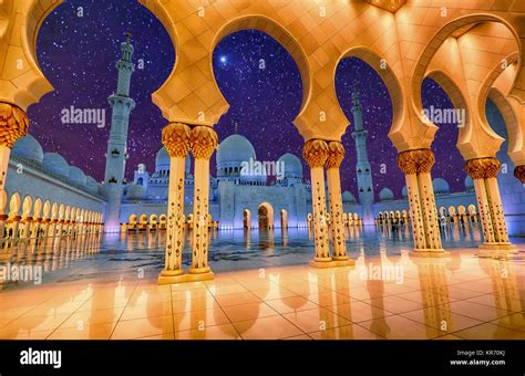 Sheikh Zayed Grand Mosque in Abu Dhabi, UAE at night Stock Photo - Alamy