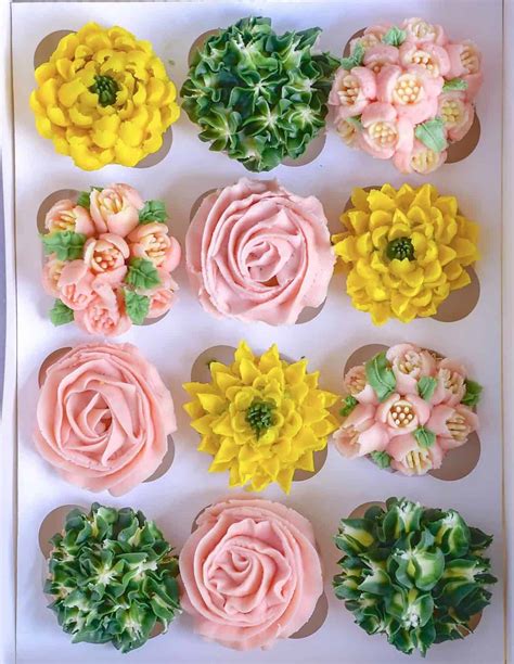 Piped Floral cupcakes - Alphafoodie