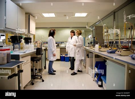 Inorganic chemistry lab hi-res stock photography and images - Alamy