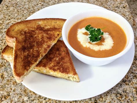 [Homemade] Grilled cheese sandwich with tomato soup : food