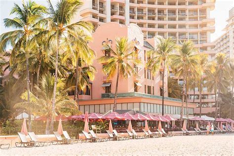 The 7 Best Hotels in Oahu Right On Waikiki Beach!