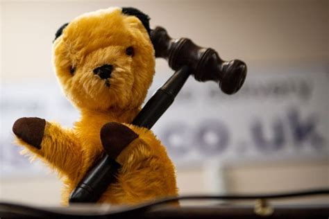 Sooty glove puppet sold at auction for more than £1,000 | indy100