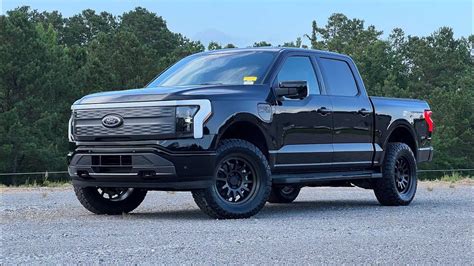 Lifted Ford F-150 Lightning Looks Cool, But Loses A Lot Of Range