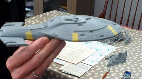 1/1400 USS Voyager Star Trek Model Kit Build Log Part 1 - YouTube