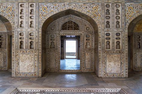 What You Need to Know About Traveling to the Taj Mahal