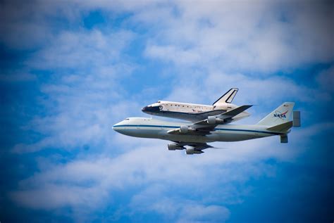 Shuttle Discovery on it's way to Washington DC | Air and space museum ...