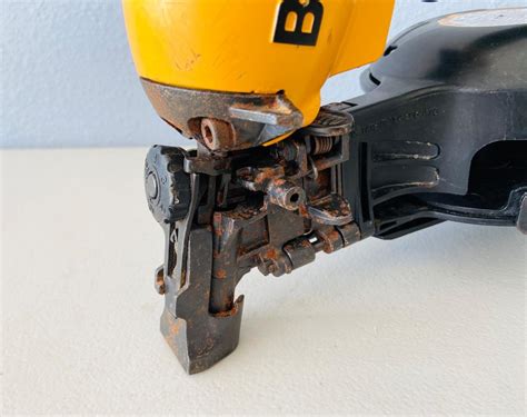 BOSTITCH COIL ROOFING NAILER MODEL RN46-1 | EstateSales.org