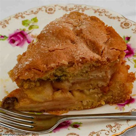 Apple Sponge Cake | Everyday Cooks