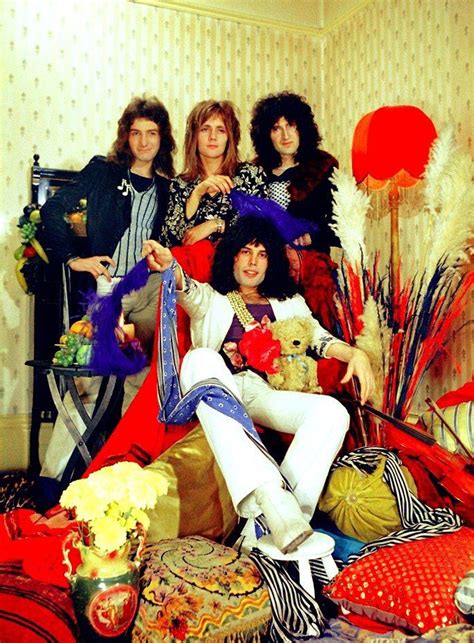 1a. Queen. The 70s. Vol.1 | Queen band, Queen photos, Queen pictures