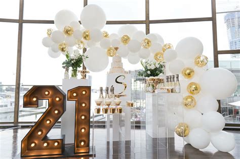 On the weekend we hosted Shannon's 21st... theme was white and gold ...