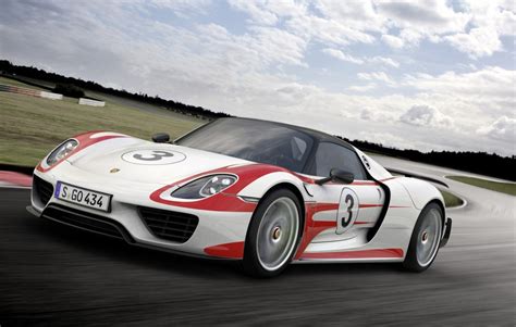 Weissach Package For The Porsche 918 Spyder Explained In Video