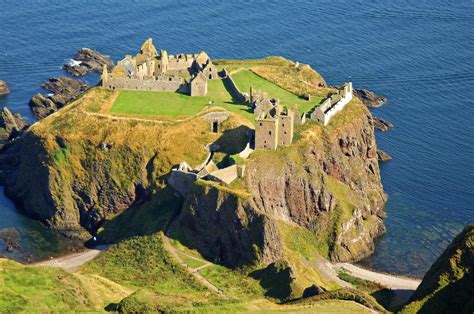 Dunnottar Castle Landmark in Stonehaven, SC, United Kingdom - landmark ...