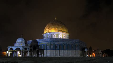 Al Aqsa by Night – Masjid al Aqsa