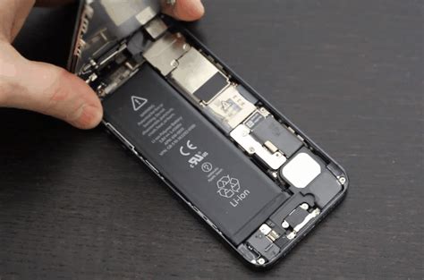 How to Replace the Battery on the iPhone 5 (Video)