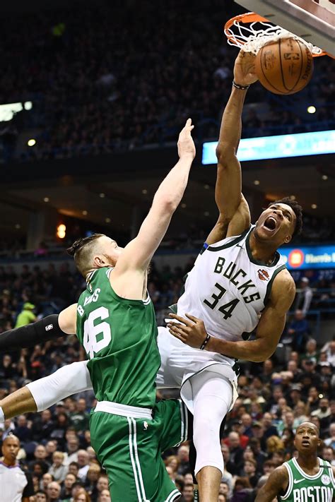 Giannis simply refuses to stop trying to dunk on Aron Baynes - Yahoo Sports