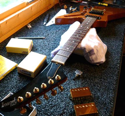 Gibson Explorer pickup swap Guitarlodge - Guitarlodge