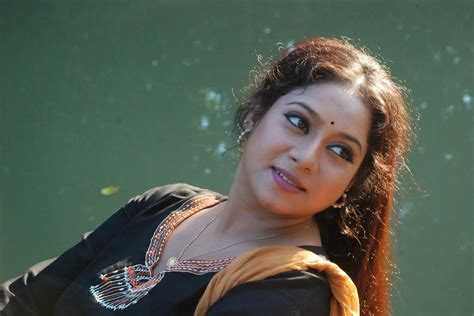 Hit BD: Bangladeshi Film Actress Shabnur biography and Photo Collection