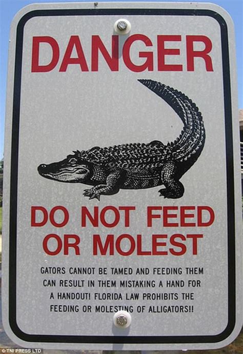 Zoo visitors share snaps of hilarious and unexpected signs | Funny ...