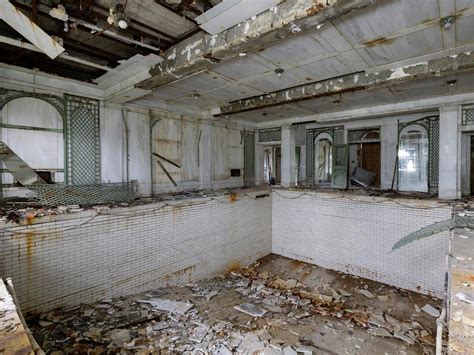 Inside the $256 million abandoned Titanic tragedy house | real estate news