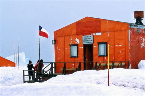 Antarctic research station of Chile, Antarctic Peninsula | GRID-Arendal