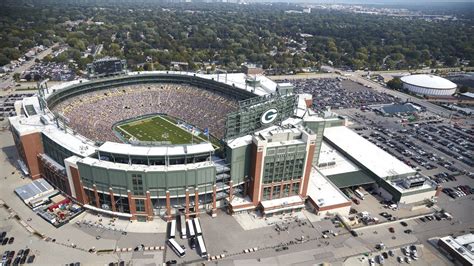 Visitors to Lambeau Field Saturday advised of road closures