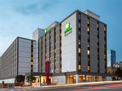 Nashville Hotels near Broadway | Holiday Inn Express Nashville Downtown