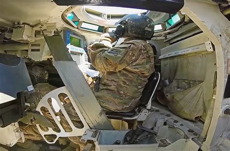 Fascinating Video Shows What It's Like to Operate an M1 Abrams Tank ...