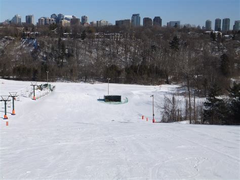 Toronto Neighbourhood Guide: Skiing and Snowboarding in Toronto and Suburbs