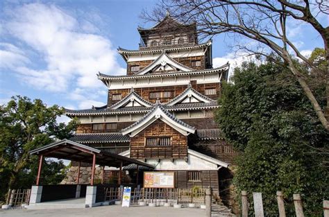 hiroshima-castle - Backpackingman