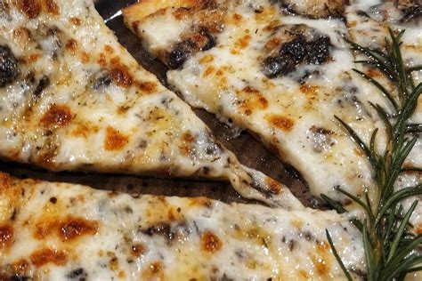 Truffle pizza - delicious original Italian recipe