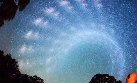 Photographer transforms Milky Way into a giant pinwheel in breathtaking ...