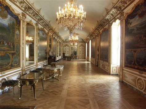 Château de Chantilly. Galerie des batailles, volets ouverts- copyright ...