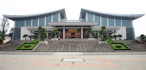 Sichuan Museum Guide | Zhang Daqian Painting Exhibition