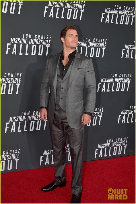 Tom Cruise & Henry Cavill Suit Up for 'Mission: Impossible' Premiere in ...