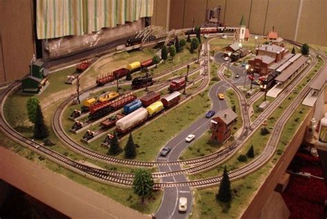 Train Model Design: Ho train layout for 4 x 8