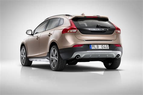 IN4RIDE: VOLVO V40 CROSS COUNTRY REVEALED, CONFIRMED FOR MZANSI