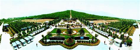 Qin Shi Huang Mausoleum (Mausoleum of the First Qin Emperor)