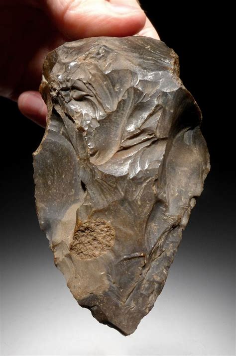 LARGE MUSEUM-CLASS NEANDERTHAL MOUSTERIAN FLINT HAND AXE OF INGENIOUS ...