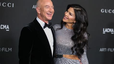 Jeff Bezos surprises girlfriend Lauren Sanchez with a lavish dinner on ...