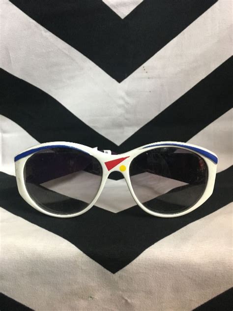 Sunglasses 1980’s Shape W/ Print Frames | Boardwalk Vintage