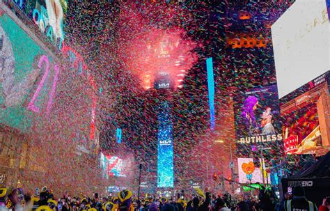 Where to watch the New Year’s Eve 2023 ball drop and festive ...