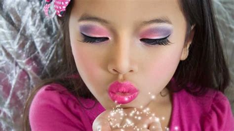 little girl makeup tutorial - Google Search | Barbie makeup, Kids ...