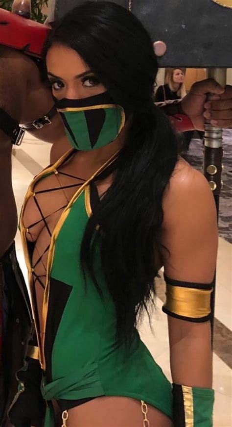 The vivacious video game cosplay of Zelina Vega