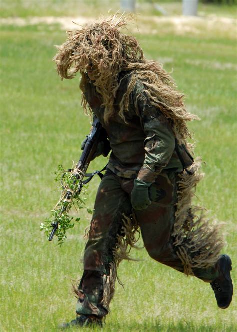 Photo : Ranger sniper with ghillie suit