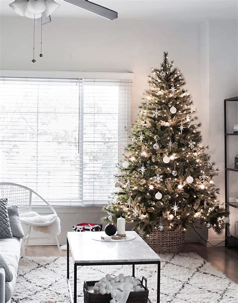 Modern Minimal Christmas Tree - Homey Oh My