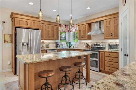 9 Best Backsplash For Honey Oak Cabinets: Which One Is Fit For You?