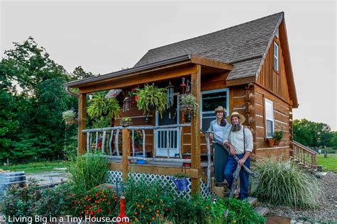 Living Big in a Tiny House - True Off-Grid Homesteading in A Pioneer ...