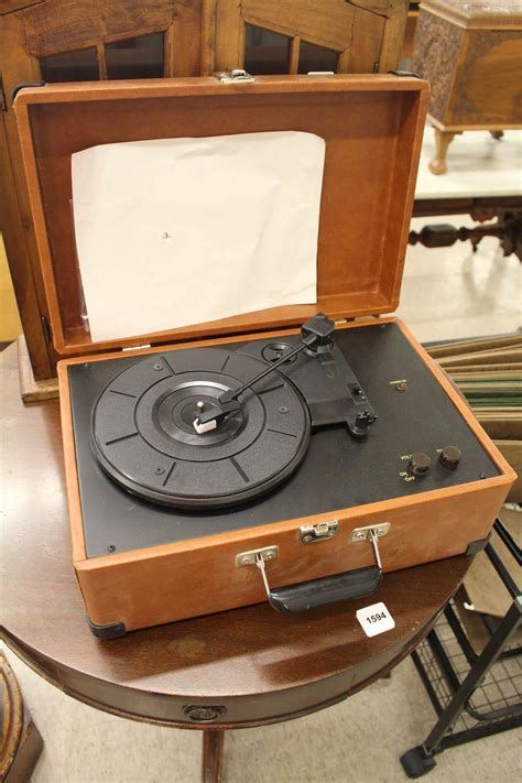 Lot - PORTABLE PHONOGRAPH