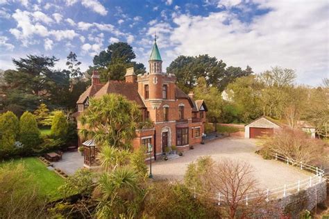 Want to see what a Killiney Castle with its own servants quarters looks ...